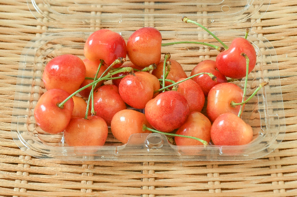 紅さやか（M） 【業務用食材の仕入れなら八面六臂】