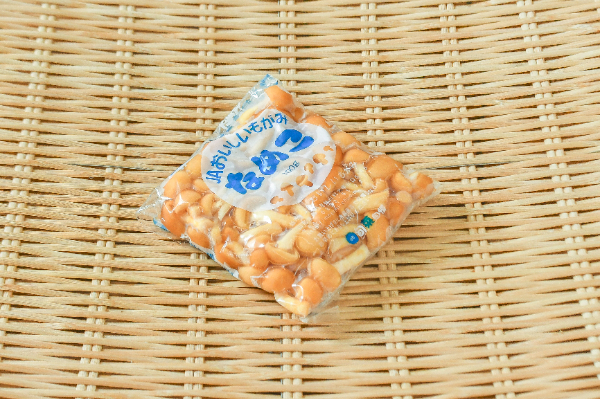 足付なめこ 【業務用食材の仕入れなら八面六臂】