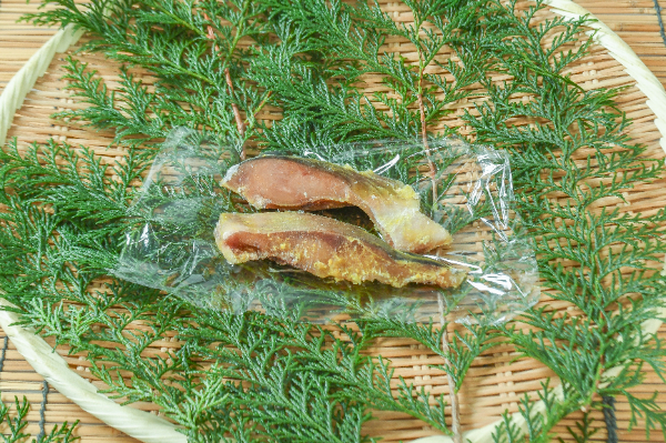 マス西京漬け切身（センターカット）40gr