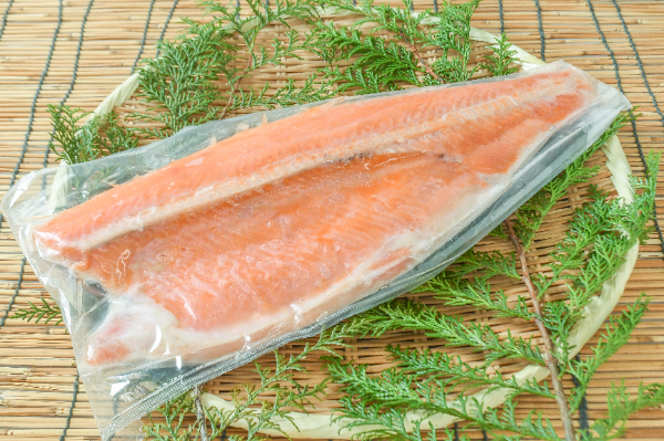（宮城東洋株式会社）定塩銀鮭フィレ（養殖）1.2-1.5kg