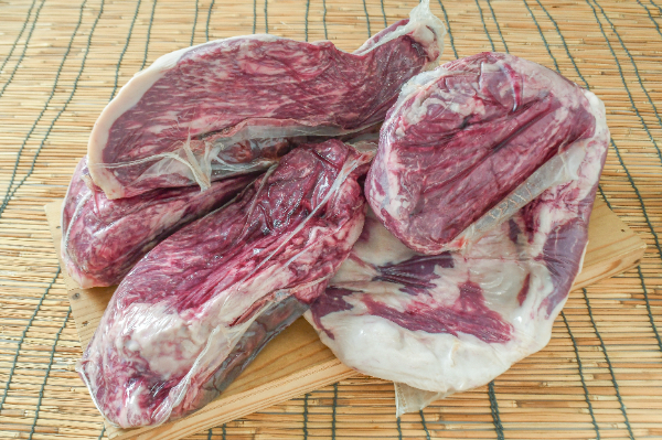 牛ウチモモ（トップラウンド） 【業務用食材の仕入れなら八面六臂】