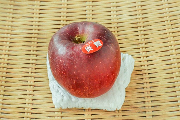 りんご（炎舞）（32玉サイズ）