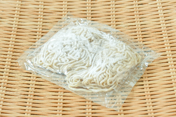 北海道小麦ラーメン #12-14 縮れ（味噌用） (1)