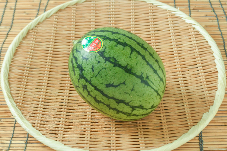 小玉スイカ（4玉サイズ） 【業務用食材の仕入れなら八面六臂】