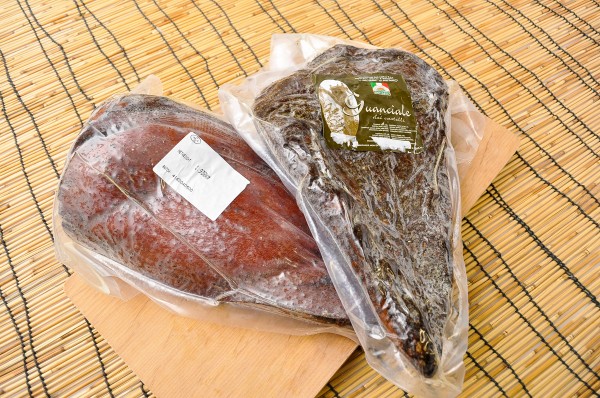 グアンチャーレ（ホホ肉生ハム）