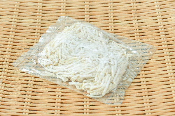 生中華麺（#20 丸ストレート） 【業務用食材の仕入れなら八面六臂】
