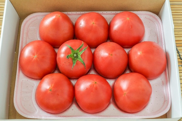 中玉トマト（甘熟大王）（10玉サイズ）箱1kg 10玉