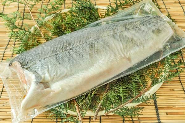 定塩秋鮭フィレ　1.8-2.2kg (2)