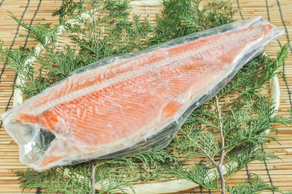 銀鮭フィレ 900－1.1kg