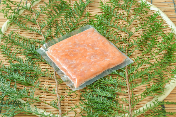 トラウトサーモン（生食用）（切落し）200gr