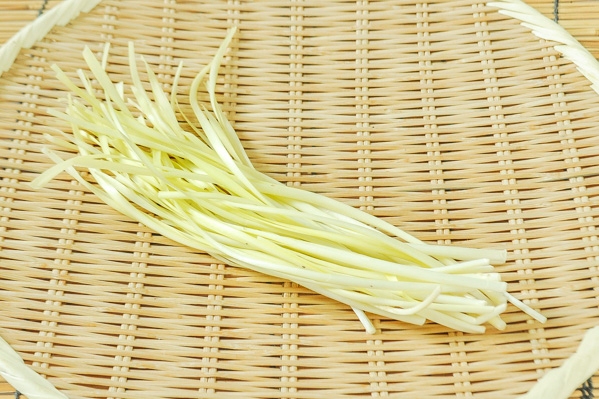 黄ニラ栄養 _ ニラ 栄養成分表 , 黄ニラ（黄韮）：旬の野菜百科 – VOSAD