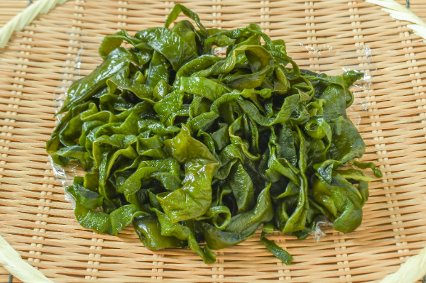湯通し塩蔵茎わかめ（中芯）