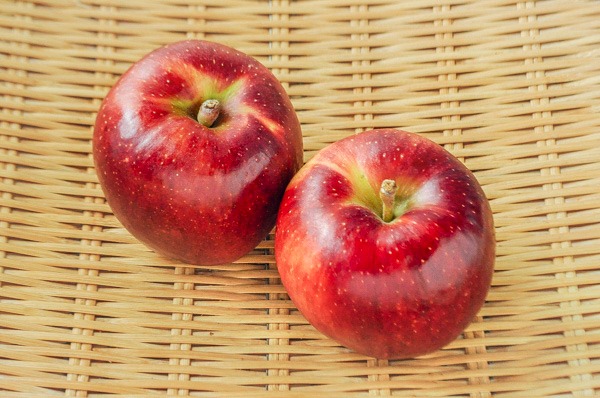 りんご（秋映）（40玉サイズ）（特秀）