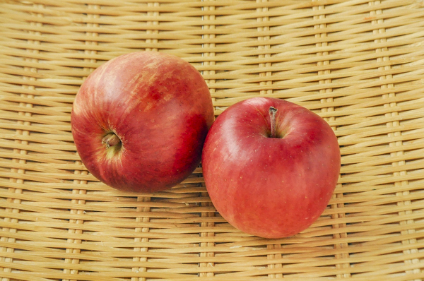 りんご（津軽）（46玉サイズ）（青森県産）