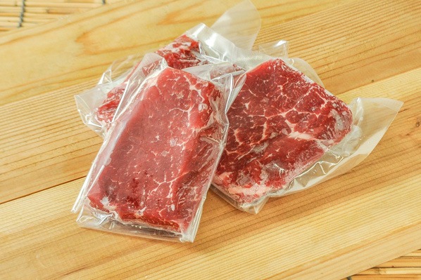 牛肉肩ロースステーキ（冷凍）