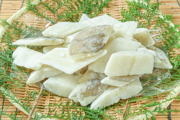 皮付きアブラカレイ切身（骨取り済）（40g）1kg