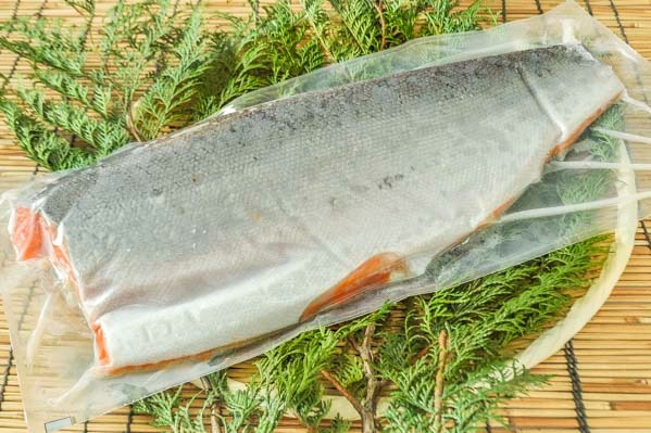 銀鮭フィレ（トリムC）1.1-1.4kg (1)