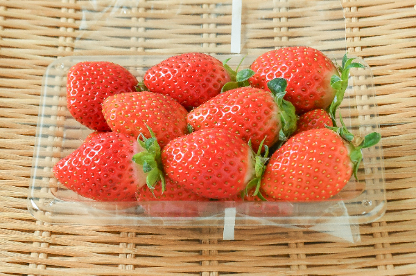 いちご（2L） 【業務用食材の仕入れなら八面六臂】