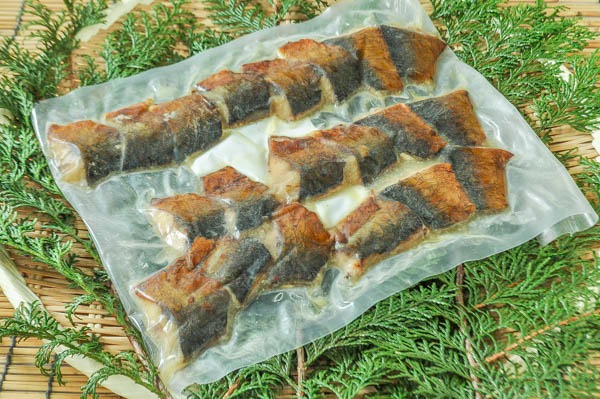 塩焼きサバ切身（骨取り済）