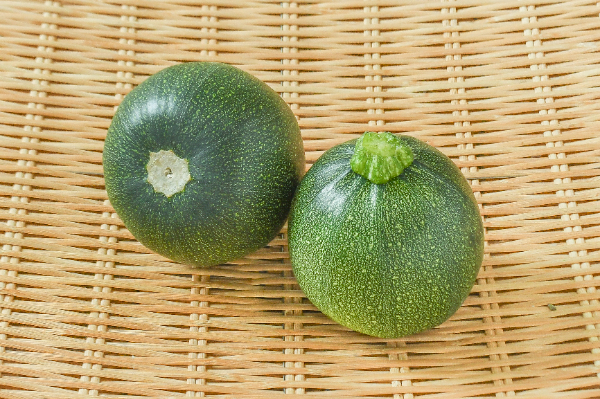 丸ズッキーニ（緑）（13玉サイズ）