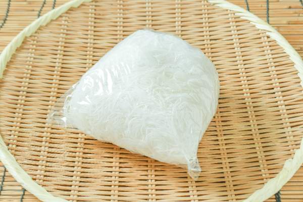 たらの芽（2L） 【業務用食材の仕入れなら八面六臂】