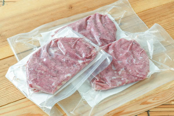 馬肉ユッケ（線切り）
