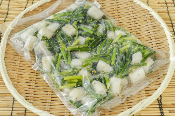 イカとニンニクの芽の塩だれ味 八面六臂