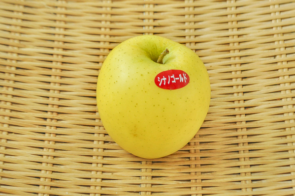 黄色りんご（シナノゴールド）（36玉サイズ）（秀）