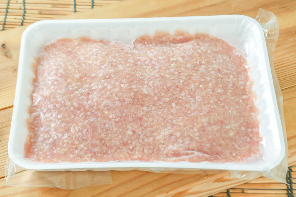 若鶏モモ肉ミンチ（細挽き）（冷凍）