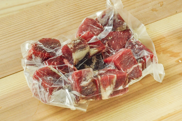牛肉ヒレサイコロステーキ（冷凍）