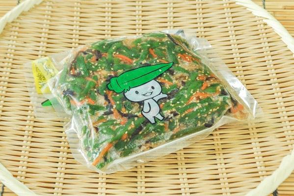 いんげんと4種きのこのつぶ胡麻和え