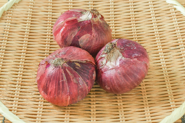 赤玉ねぎ（込）1kg