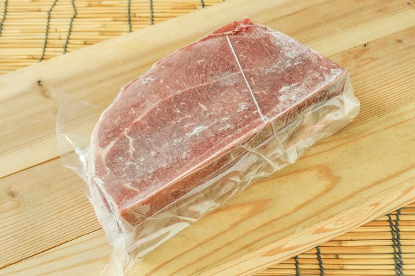 牛肉モモローストビーフ、タタキ用（冷凍） (2)