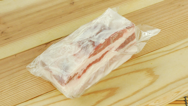 冷凍豚バラ（ブロック） 【業務用食材の仕入れなら八面六臂】