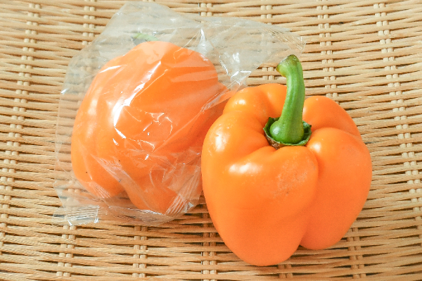 パプリカ（緑） 【業務用食材の仕入れなら八面六臂】