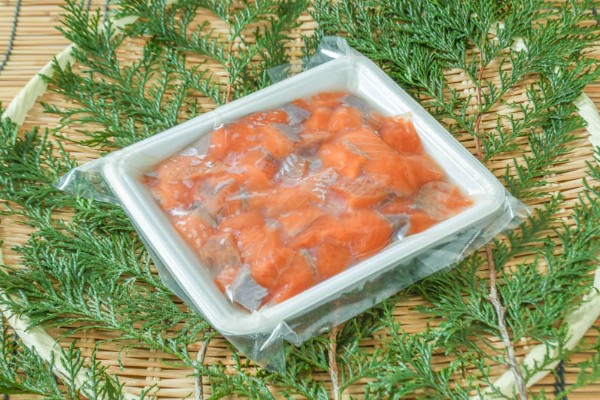 （ミノリフーズ株式会社）銀鮭ダイスカット（生食用）（冷凍）