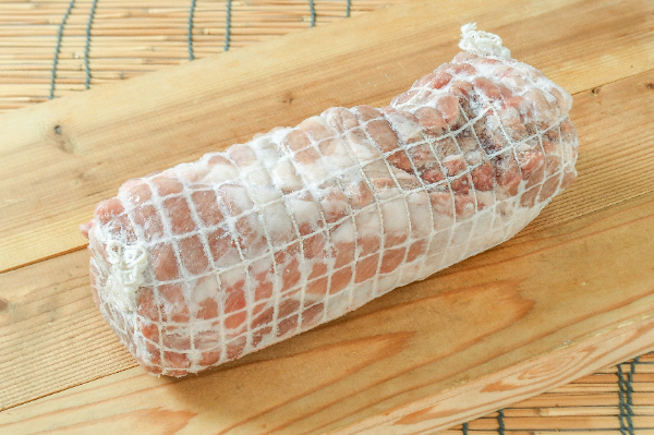 豚肩ロースネット巻き