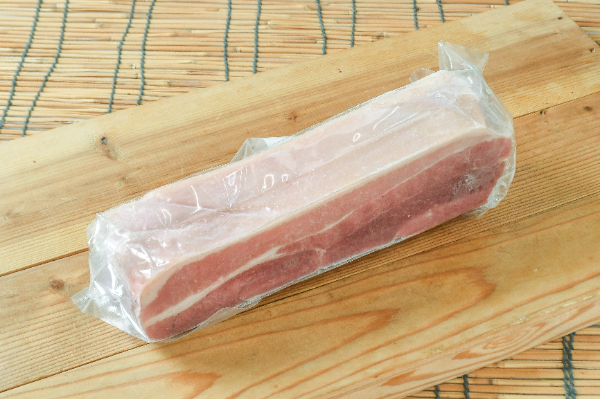豚肉皮付きバラブロック　500gr