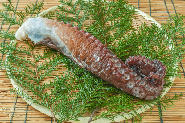 ボイル水タコ足　1kg