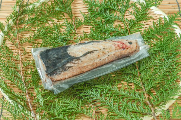 藁焼きカツオタタキ