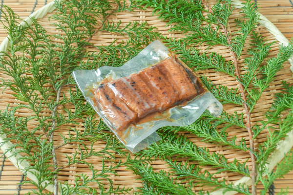 （新聖貿易株式会社）うなぎ蒲焼き（真空パック）