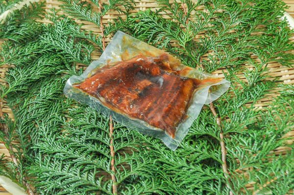 （新聖貿易株式会社）うなぎ蒲焼き（真空パック）