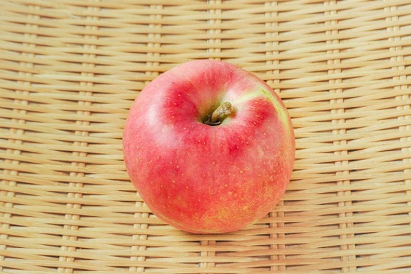 りんご（秋陽）（28玉サイズ）