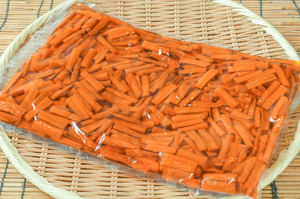 堀川ごぼう（カット） 【業務用食材の仕入れなら八面六臂】