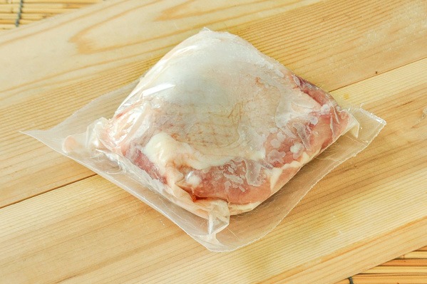 骨なし鴨モモ肉（チェリバレー種鴨）（冷凍） 180-220gr