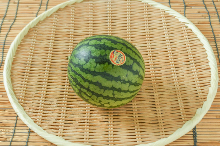 小玉すいか（赤肉種） 【業務用食材の仕入れなら八面六臂】