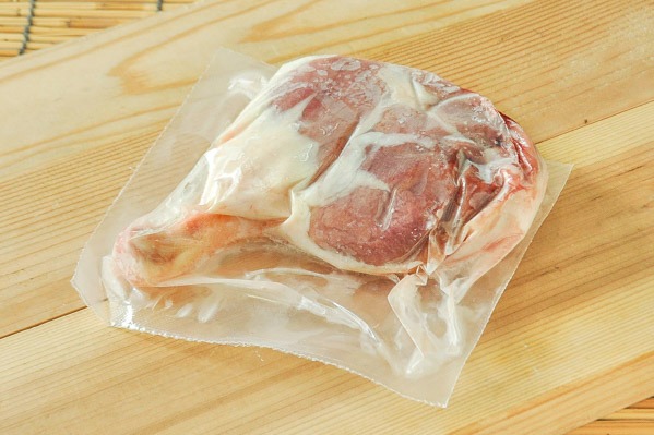 骨付き鴨モモ肉（チェリバレー種鴨）（冷凍） 260-300gr