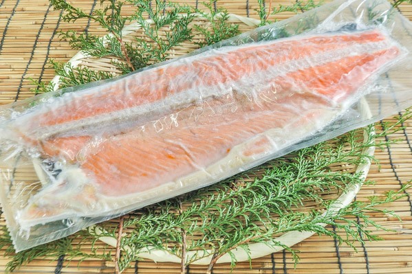 定塩銀鮭フィレ 1.0－2.1kg