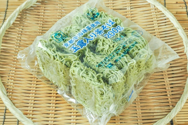 京都宇治抹茶使用玉露入り茶そば（冷凍） 【業務用食材の仕入れなら