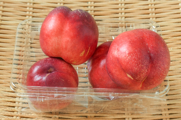 ❤︎ 桃 赤宝 22個入り（S〜Mサイズ） 桃（赤宝）（22玉サイズ） 【業務用食材の仕入れなら八面六臂】